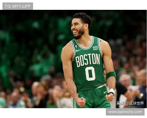 塔图姆全勤出席绿军客场与训练展现领袖风范